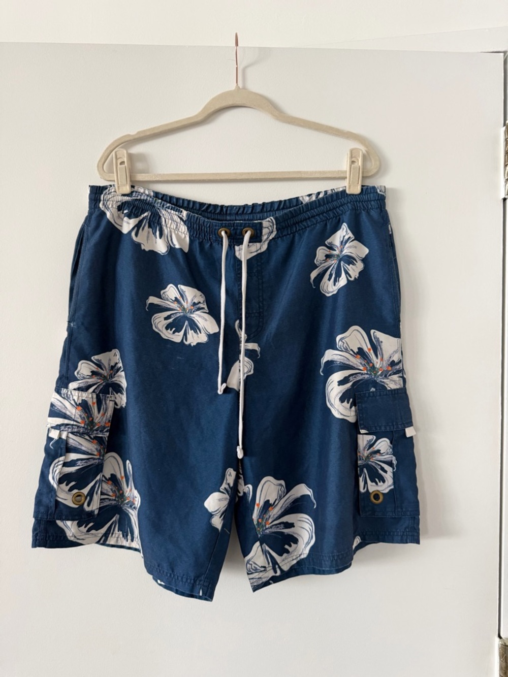 Men's Navy Floral Cargo Shorts with Drawstring